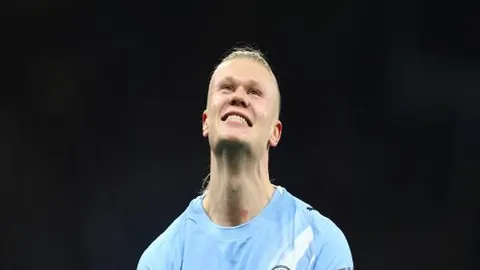 “曼联前主帅预测：安东尼恐离队，回归或面临新挑战”